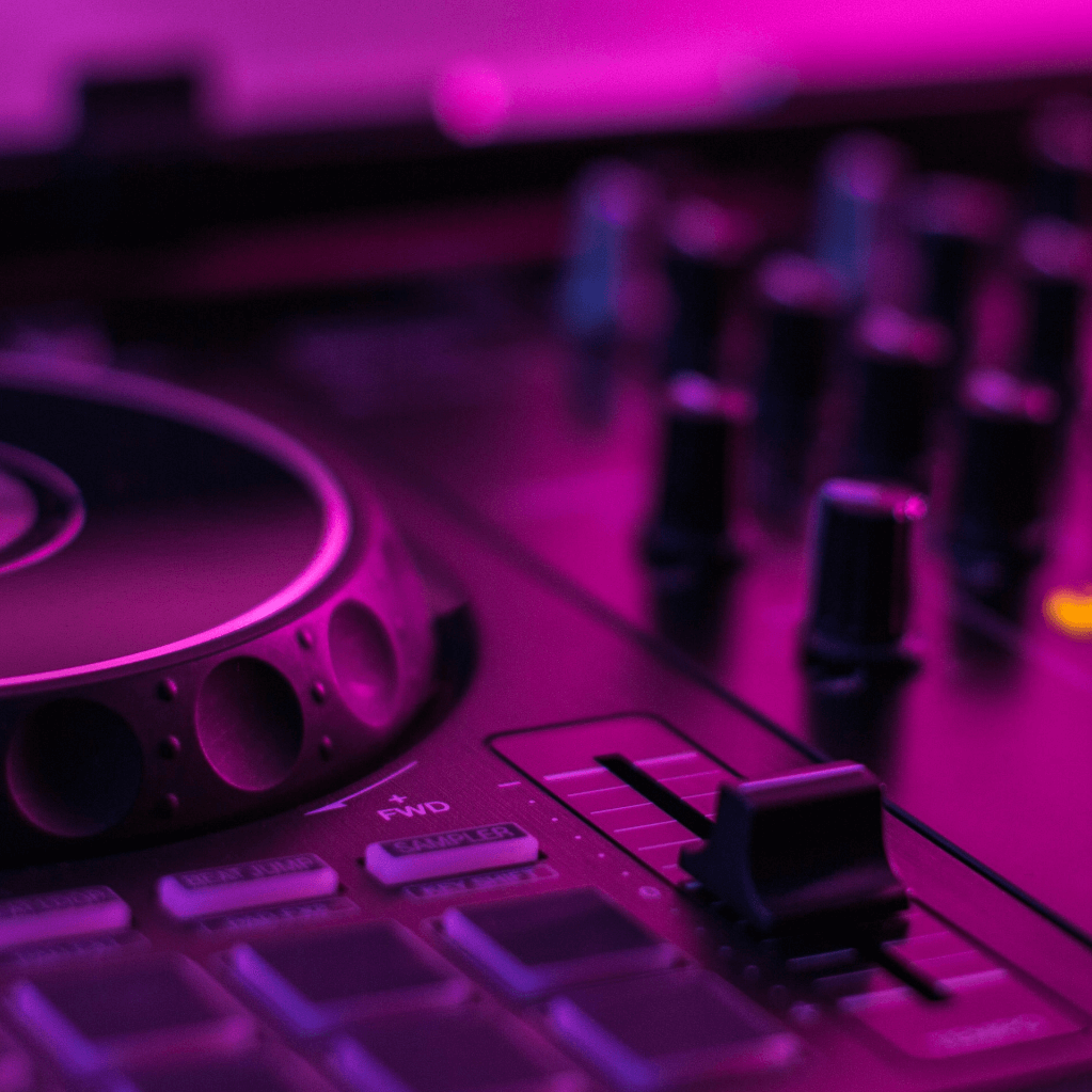 The Ultimate Guide to House Music: DJ Tips, Tracks, and Mixes